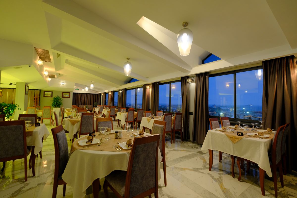 قاعة العشاء