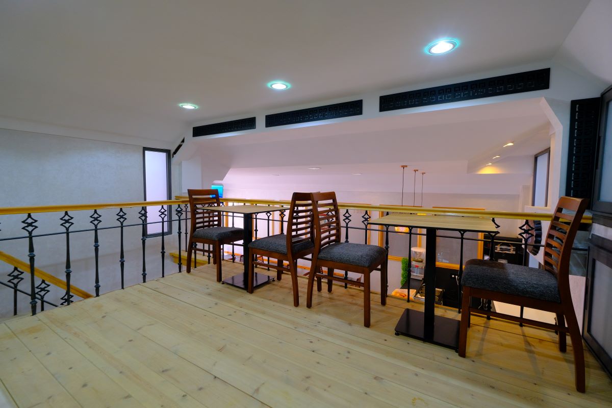 الطابق العلوي