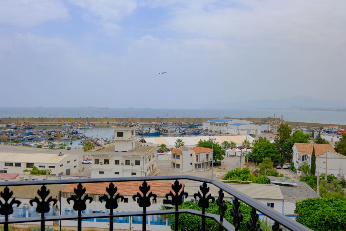 منظر الميناء والبحر